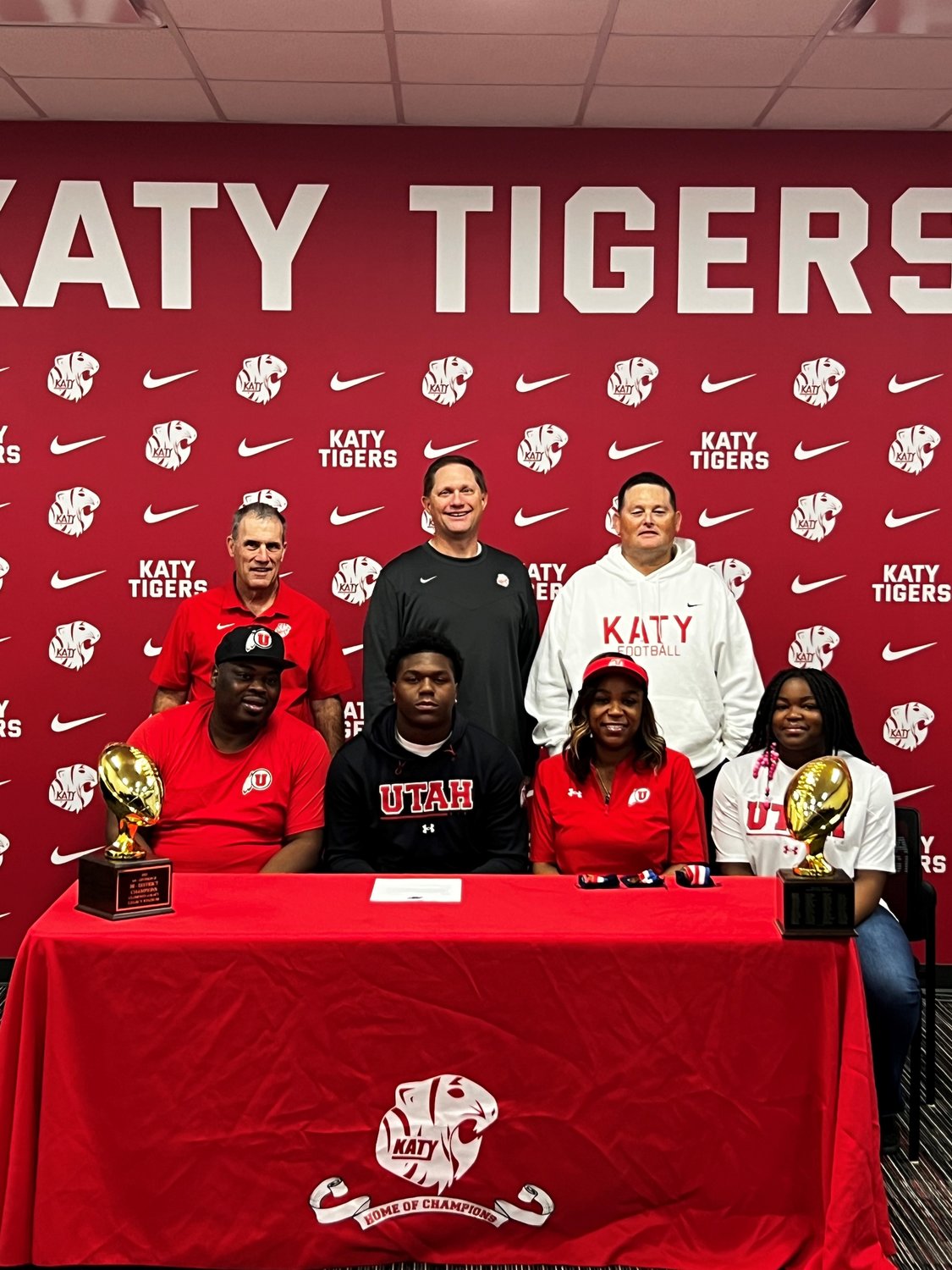 Johnathan Hall signed to play at the University of Utah over the winter signing period.
